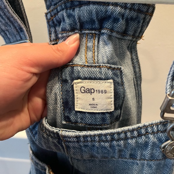 Gap Loose Denim Overalls - Picture 2 of 5